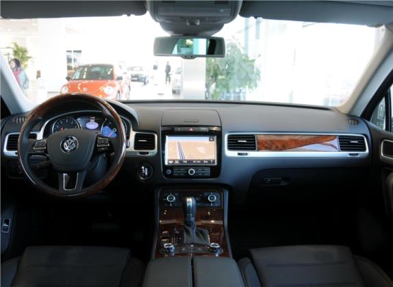途锐 2011款 3.0TSI 豪华型 中控类   中控全图