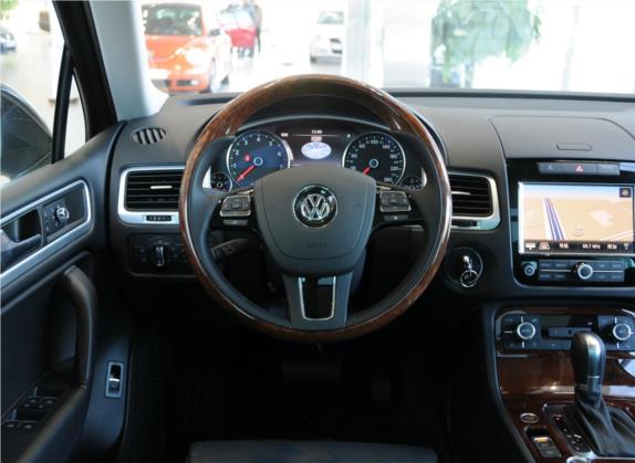 途锐 2011款 3.0TSI 豪华型 中控类   驾驶位