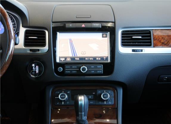 途锐 2011款 3.0TSI 豪华型 中控类   中控台