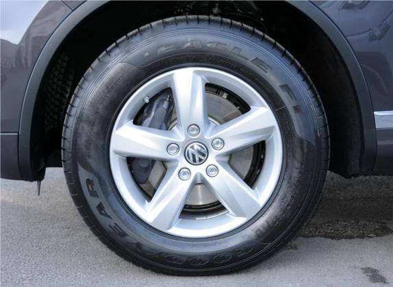 途锐 2011款 3.0TSI 豪华型 其他细节类   前轮