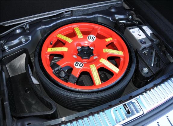 途锐 2011款 3.0TSI 豪华型 其他细节类   备胎