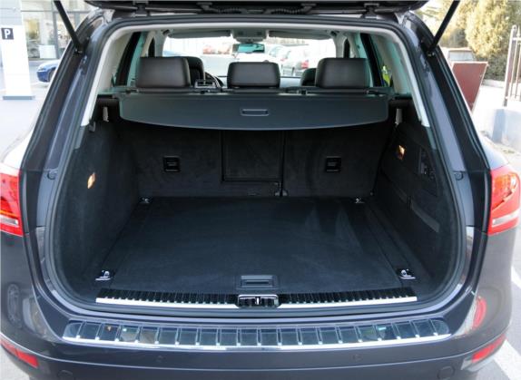 途锐 2011款 3.0TSI 豪华型 车厢座椅   后备厢