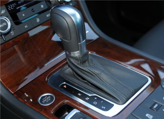 途锐 2011款 3.0TSI 豪华型 中控类   挡把