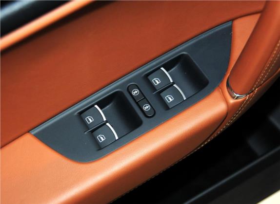 途锐 2013款 3.0TSI X 十周年限量版 车厢座椅   门窗控制