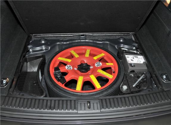 途锐 2013款 3.6L 越野增强高配型 其他细节类   备胎
