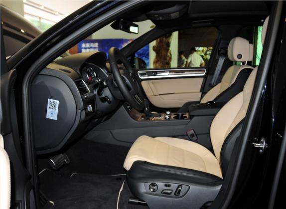 途锐 2014款 4.2L 标准型 车厢座椅   前排空间