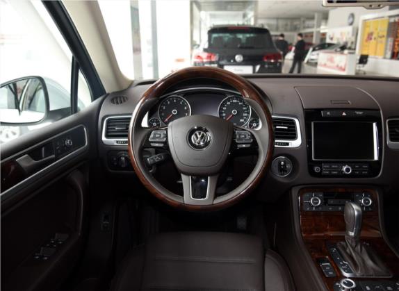 途锐 2015款 3.0TSI 耀锐限量版 中控类   驾驶位