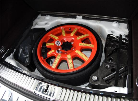 途锐 2015款 3.0TSI 耀锐限量版 其他细节类   备胎