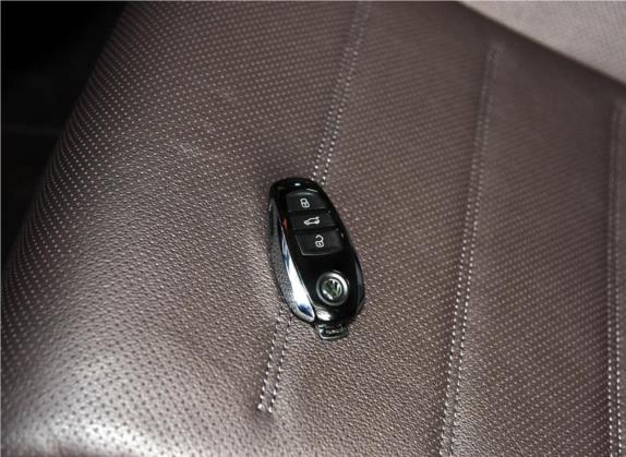 途锐 2015款 3.0TSI 耀锐限量版 其他细节类   钥匙
