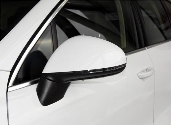 途锐 2015款 3.0TSI 耀锐限量版 外观细节类   外后视镜