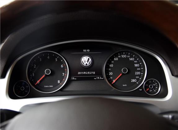 途锐 2015款 3.0TSI 耀锐限量版 中控类   仪表盘