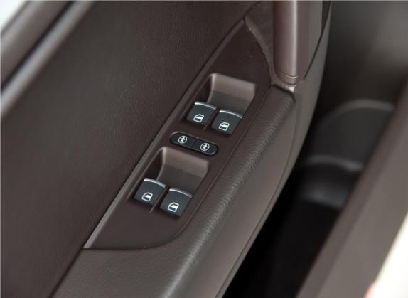 途锐 2015款 3.0TSI 耀锐限量版 车厢座椅   门窗控制