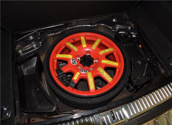 途锐 2015款 3.0TSI 豪华型 其他细节类   备胎