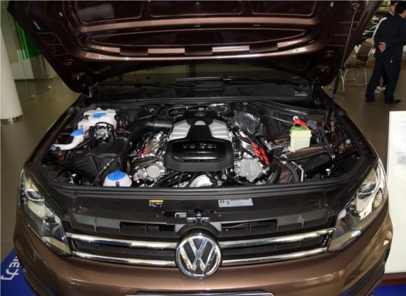 途锐 2015款 3.0TSI 豪华型 其他细节类   发动机舱