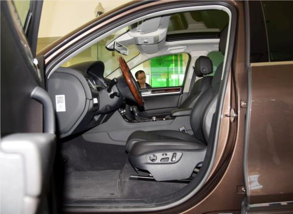 途锐 2015款 3.0TSI 豪华型 车厢座椅   前排空间