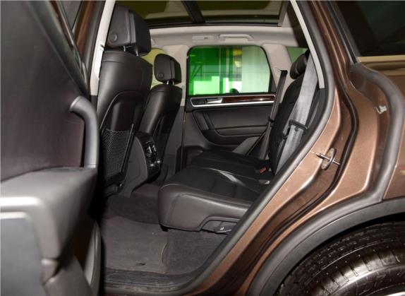 途锐 2015款 3.0TSI 豪华型 车厢座椅   后排空间