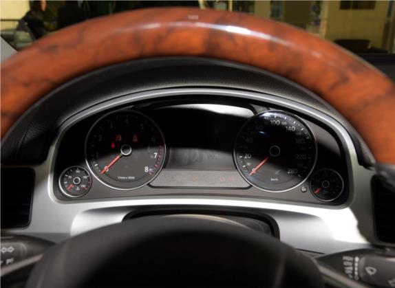途锐 2015款 3.0TSI 豪华型 中控类   仪表盘