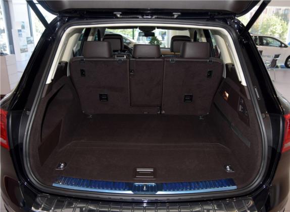 途锐 2016款 3.0TSI 高配型 车厢座椅   后备厢