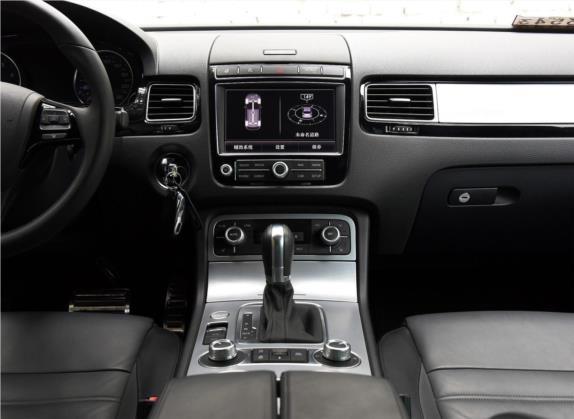 途锐 2016款 3.0TSI R-Line 中控类   中控台