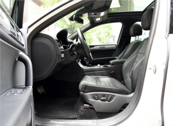 途锐 2016款 3.0TSI R-Line 车厢座椅   前排空间