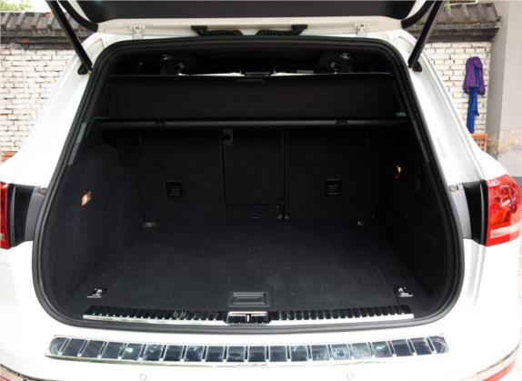 途锐 2016款 3.0TSI R-Line 车厢座椅   后备厢