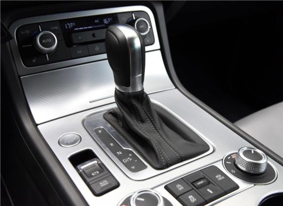 途锐 2016款 3.0TSI R-Line 中控类   挡把