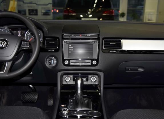 途锐 2017款 3.0TSI 启程型 中控类   中控台