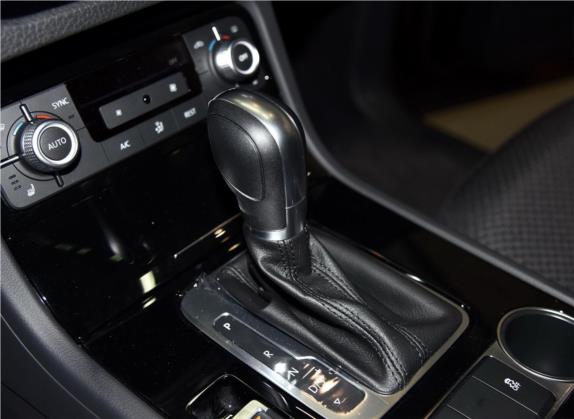 途锐 2017款 3.0TSI 启程型 中控类   挡把