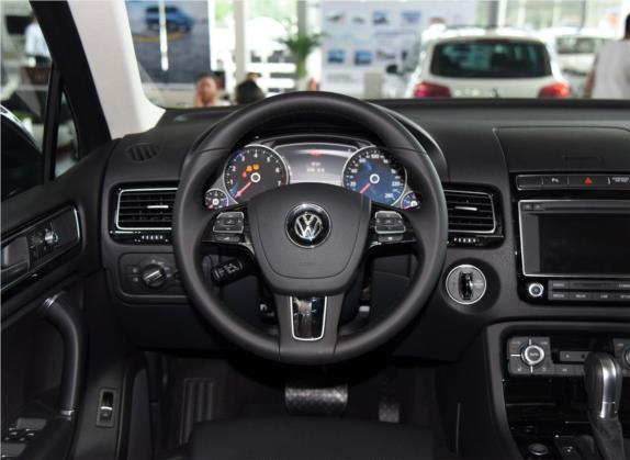 途锐 2017款 3.0TSI 拓野型 中控类   驾驶位