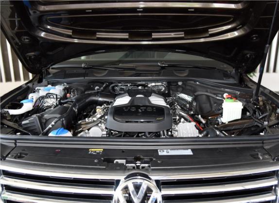 途锐 2017款 3.0TSI 拓野型 其他细节类   发动机舱