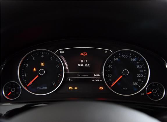 途锐 2017款 3.0TSI 拓野型 中控类   仪表盘