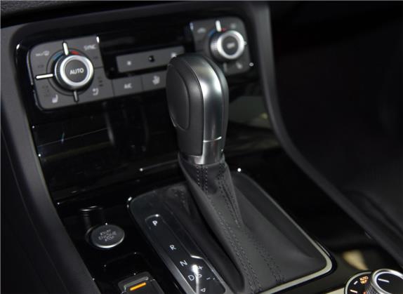 途锐 2017款 3.0TSI 拓野型 中控类   挡把