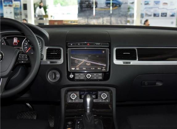 途锐 2017款 3.0TSI 驭岳型 中控类   中控台