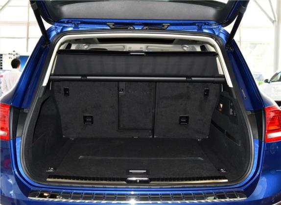 途锐 2017款 3.0TSI 驭岳型 车厢座椅   后备厢