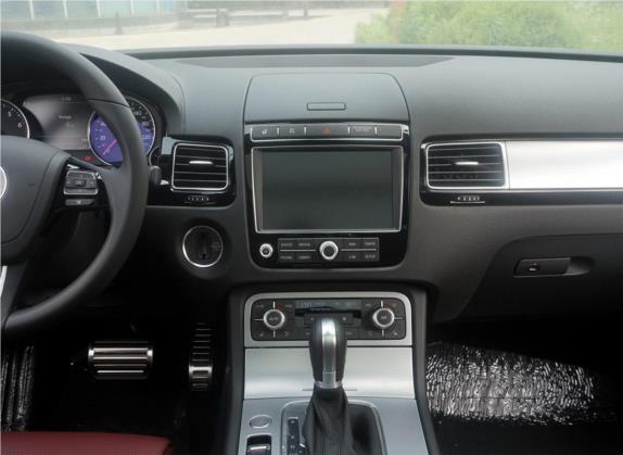 途锐 2017款 3.0TSI R-Line攀峰型 中控类   中控台