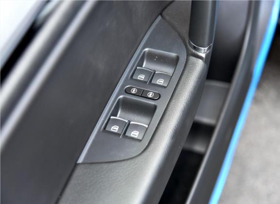 途锐 2017款 3.0TSI 拓界版 车厢座椅   门窗控制