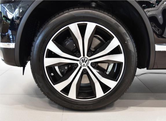 途锐 2018款 3.0TSI 荣耀典藏版 其他细节类   前轮