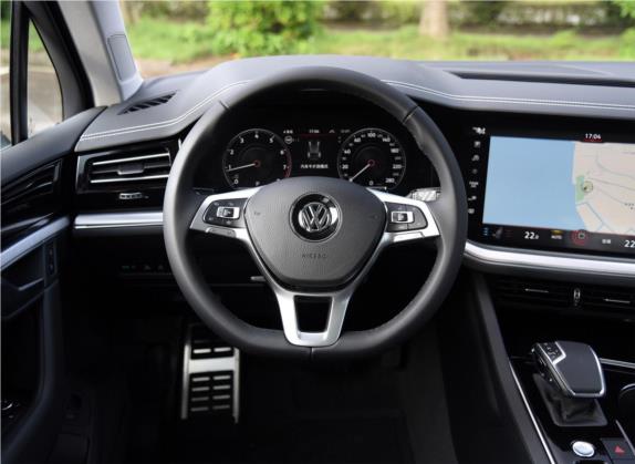 途锐 2019款 2.0TSI 锐翼版 国V 中控类   驾驶位