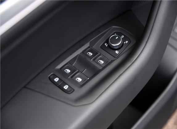 途锐 2019款 2.0TSI 锐翼版 国V 车厢座椅   门窗控制
