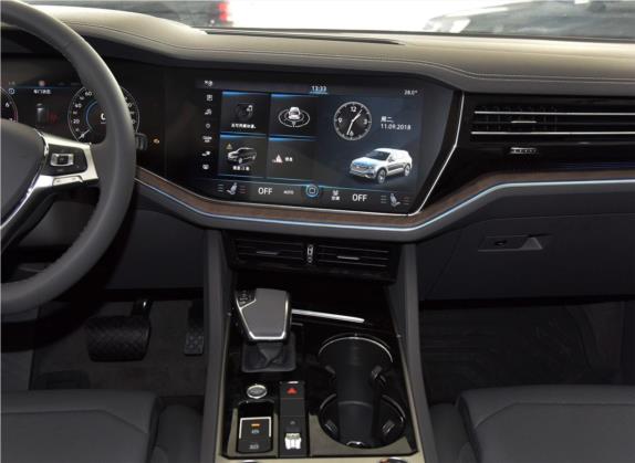 途锐 2019款 3.0TSI 锐锋版 国V 中控类   中控台