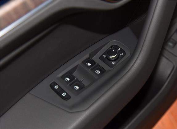 途锐 2019款 3.0TSI 锐锋版 国V 车厢座椅   门窗控制