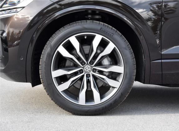 途锐 2019款 3.0TSI 锐智版 国V 其他细节类   前轮