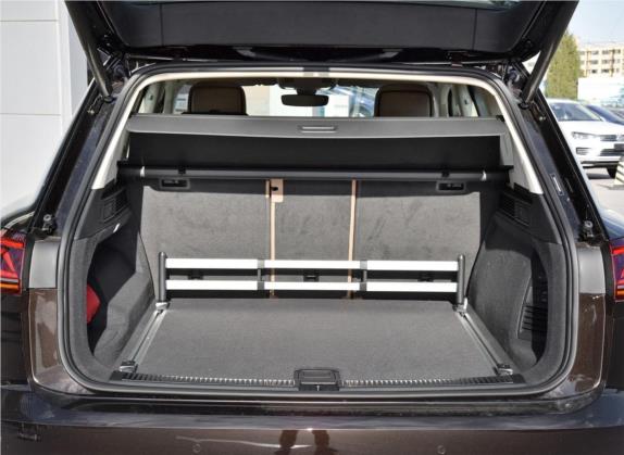 途锐 2019款 3.0TSI 锐智版 国V 车厢座椅   后备厢