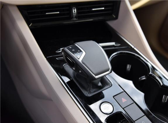 途锐 2019款 3.0TSI 锐智版 国V 中控类   挡把