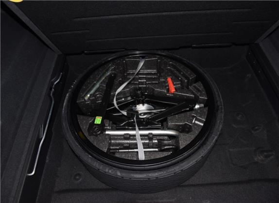 途锐 2019款 2.0TSI 领航版 国VI 其他细节类   备胎