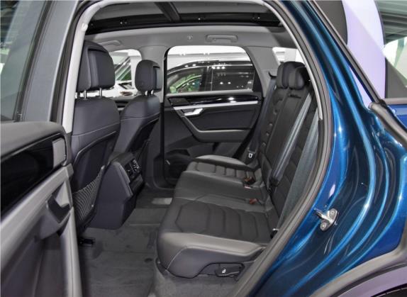 途锐 2019款 2.0TSI 领航版 国VI 车厢座椅   后排空间