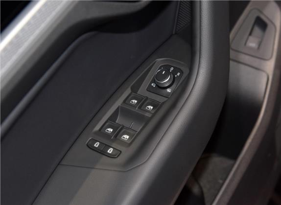 途锐 2019款 2.0TSI 领航版 国VI 车厢座椅   门窗控制