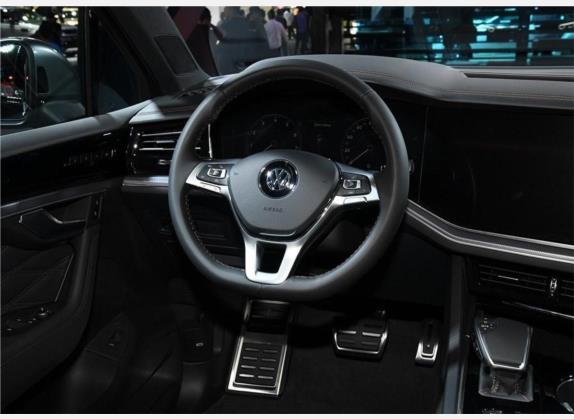 途锐 2020款 3.0TSI 百万纪念版 国VI 中控类   驾驶位
