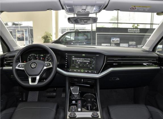 途锐 2020款 3.0TSI 锐享版 国VI 中控类   中控全图