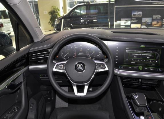 途锐 2020款 3.0TSI 锐享版 国VI 中控类   驾驶位